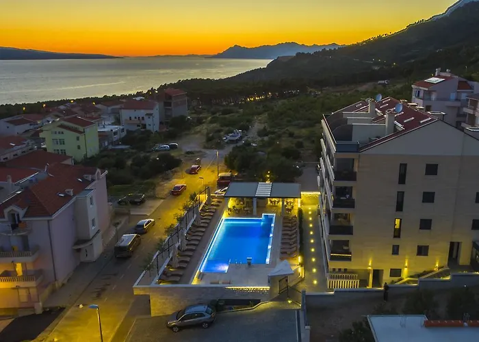 Luxury Апартаменты 4*