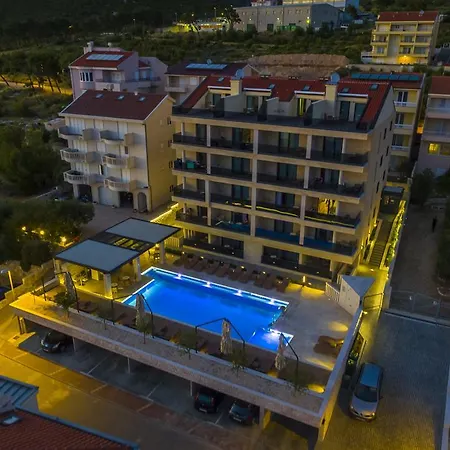 דירה Luxury 4*