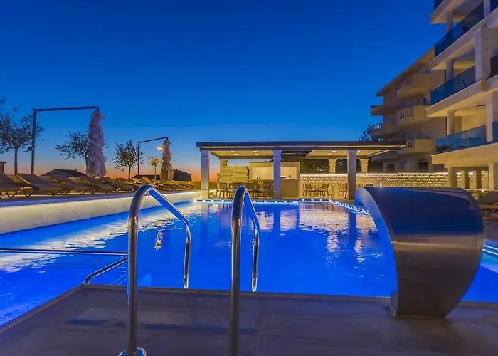 Luxury מאקרסקה