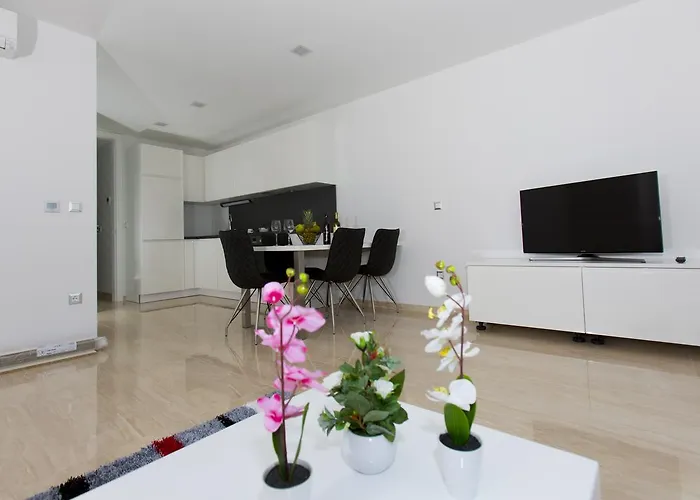 Luxury Apartamento 4*