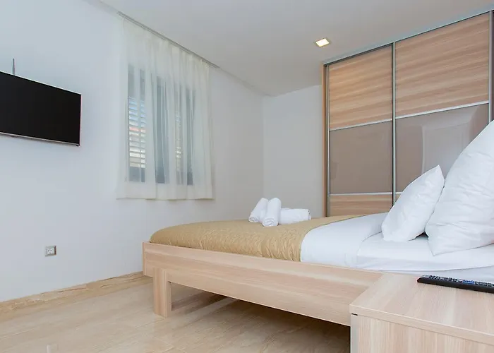 Luxury 4* מאקרסקה